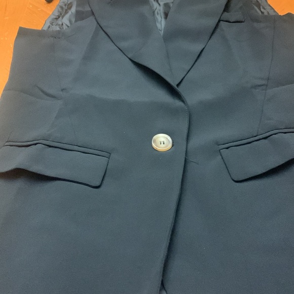 NWOT Small Black Vest - Picture 4 of 6